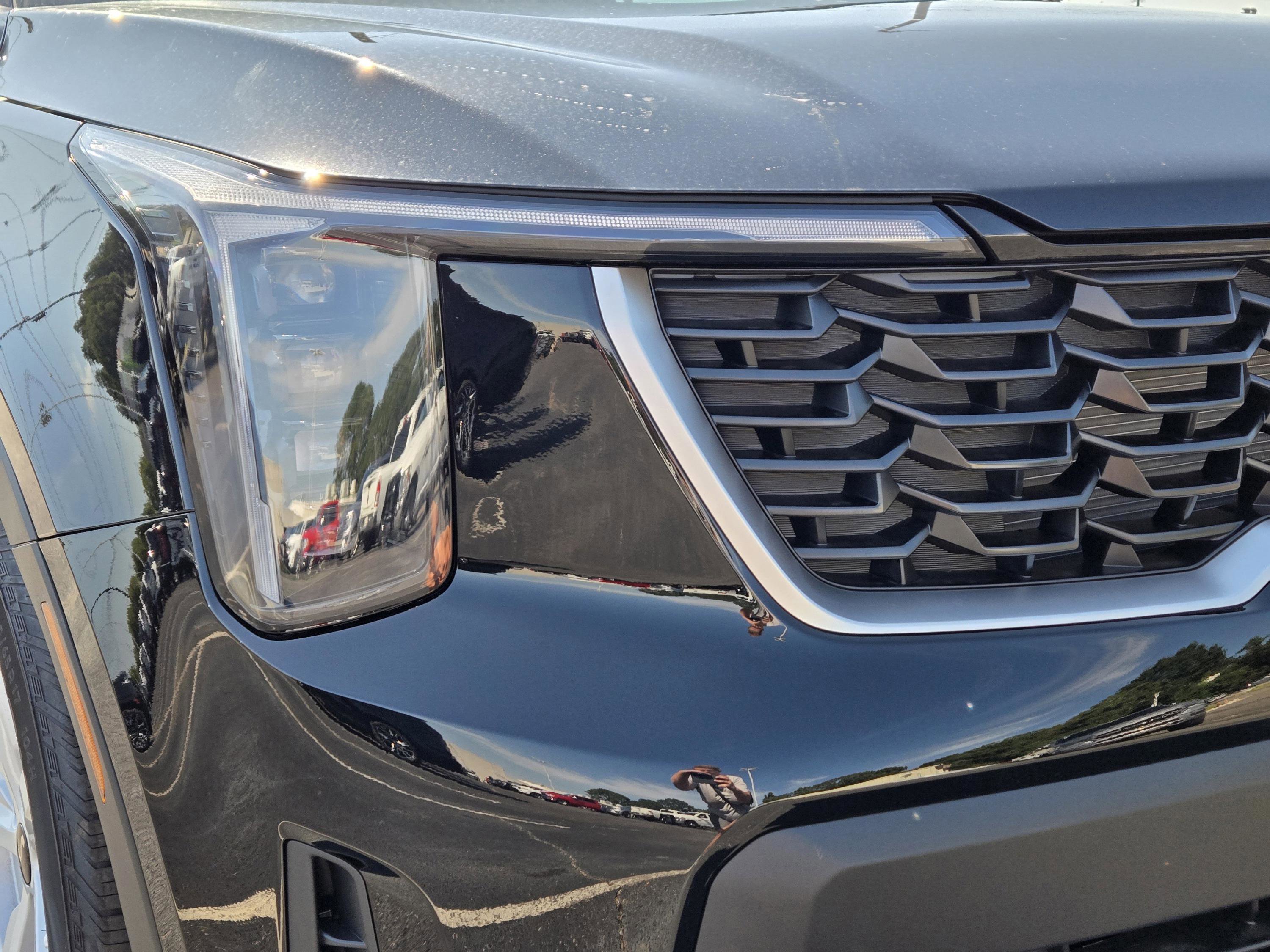 2025 Kia Sorento LX photo 3