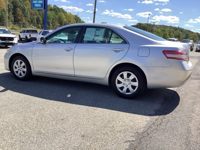 2011 Toyota Camry LE photo 2