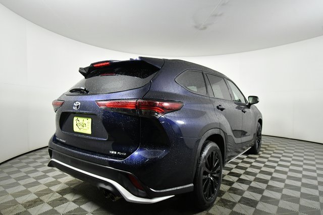 2024 Toyota Highlander LE photo 10