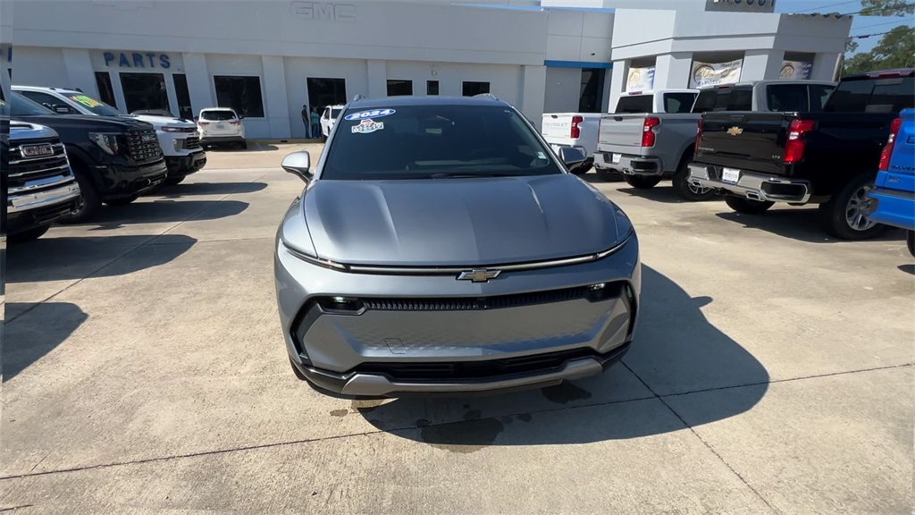 2024 Chevrolet Equinox EV 1LT photo 3