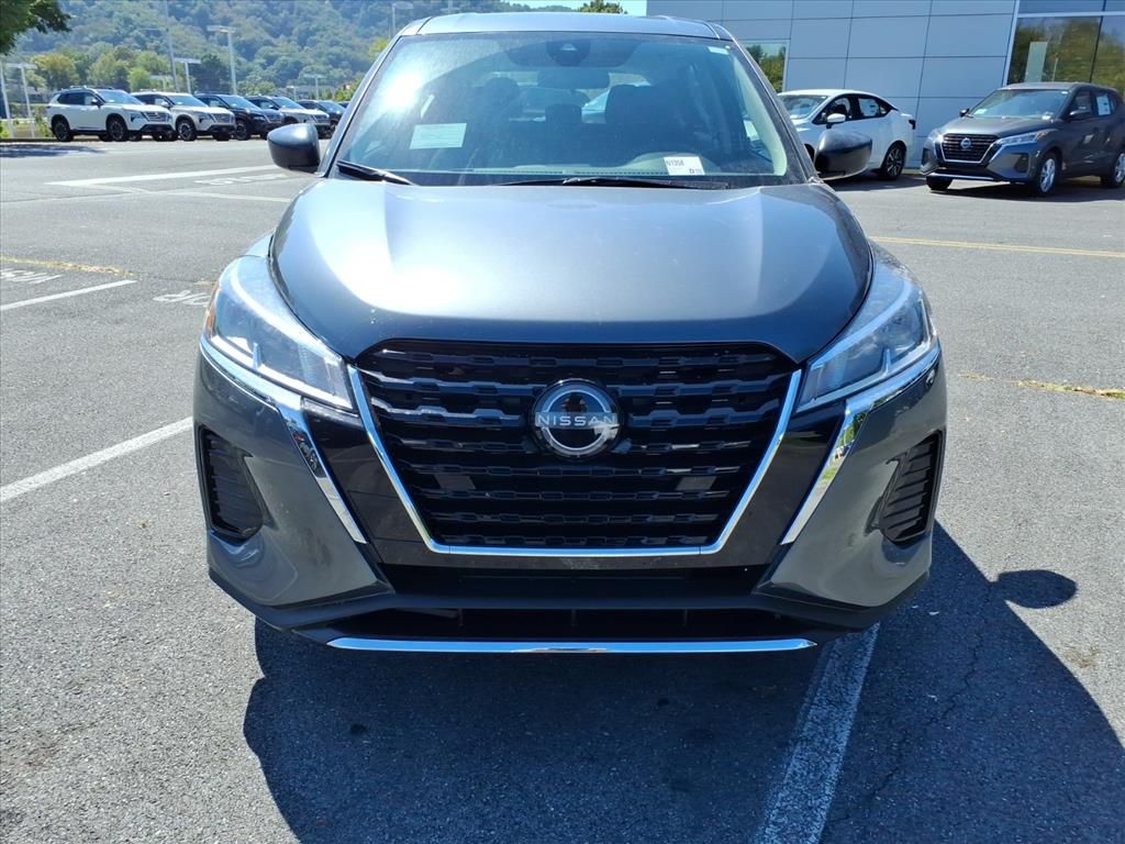 2025 Nissan Kicks Play S photo 7