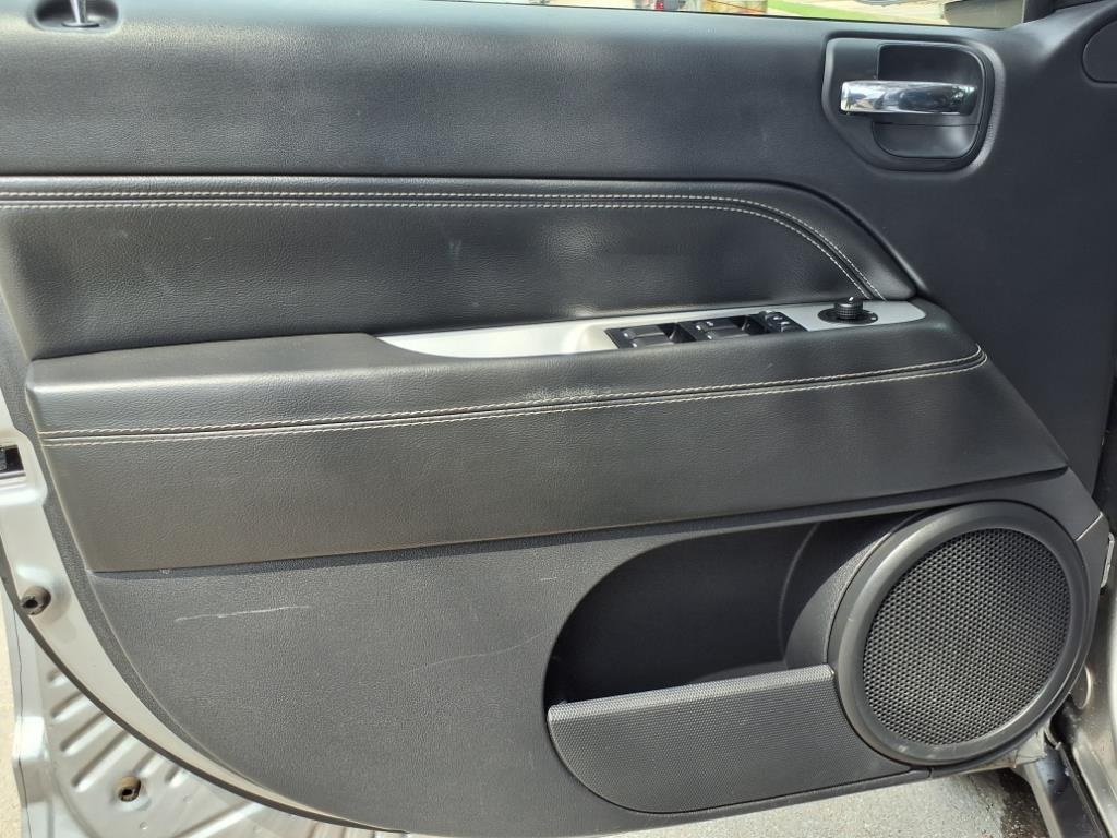 2015 Jeep Compass Latitude photo 19