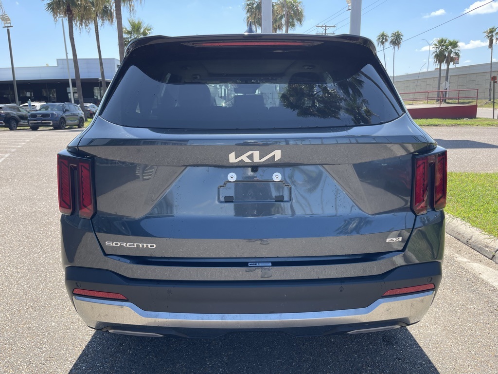 2025 Kia Sorento S photo 4