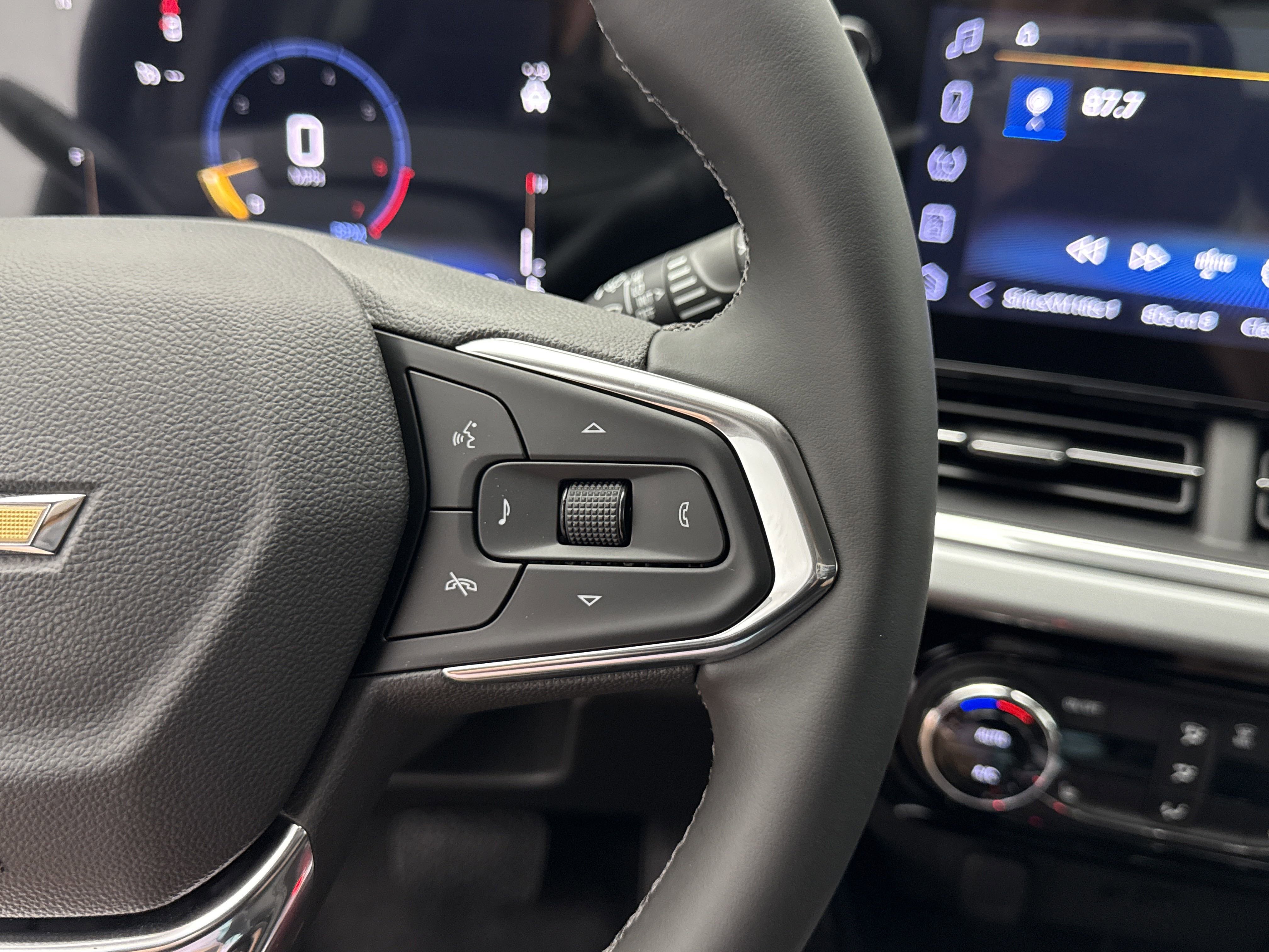 2025 Chevrolet Trax LT photo 27