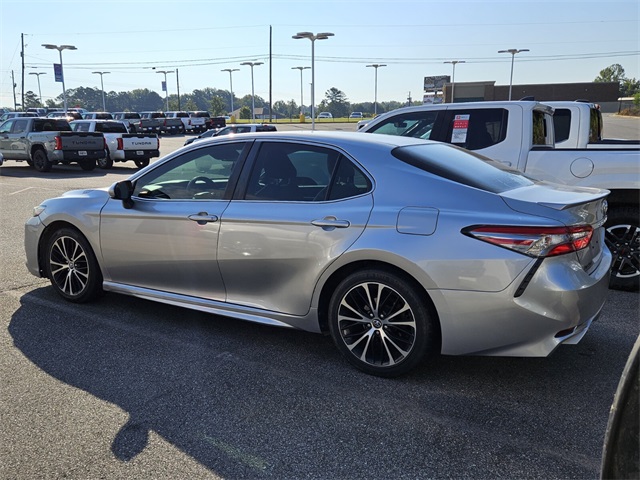 2018 Toyota Camry SE photo 5