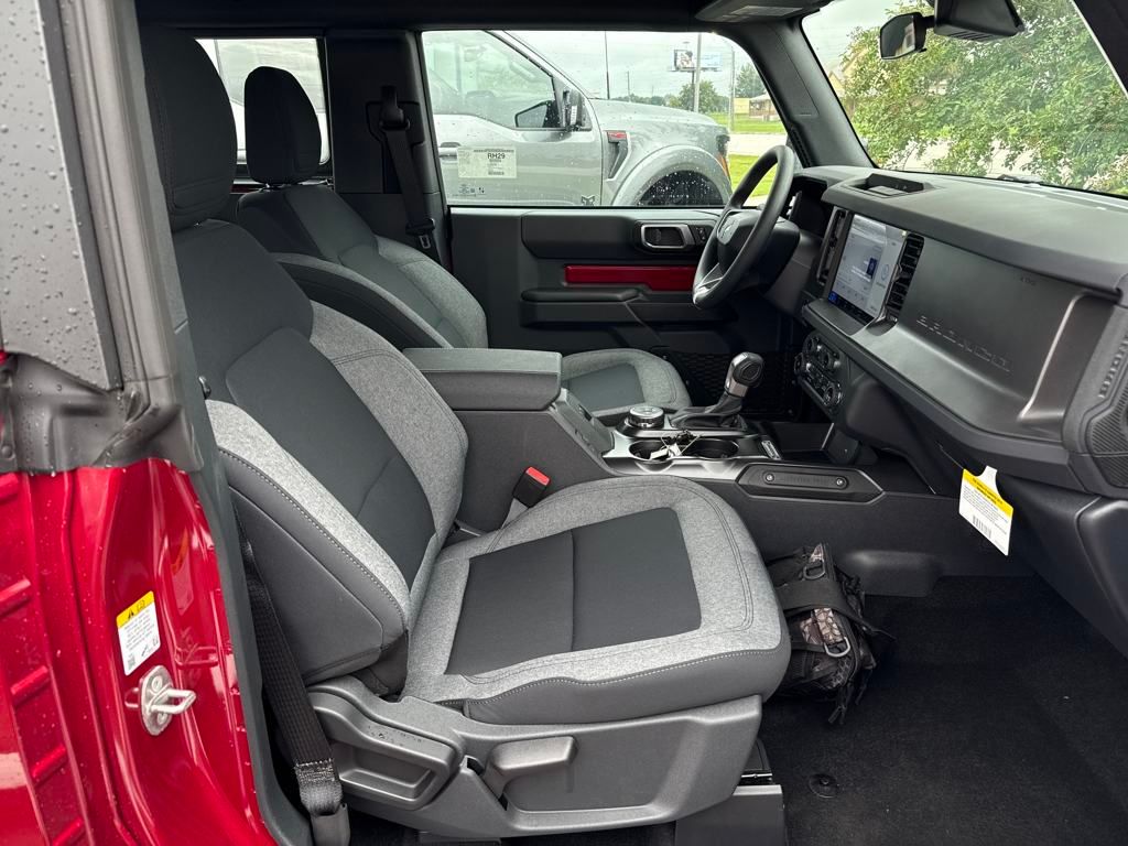 2025 Ford Bronco Base photo 27