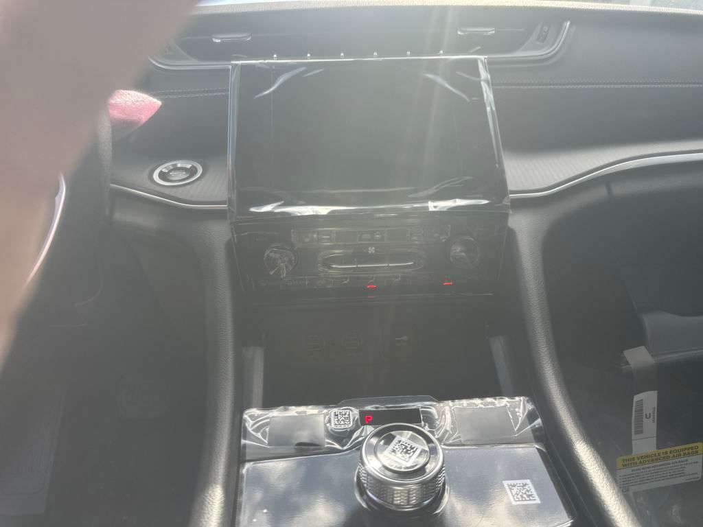 2025 Jeep Grand Cherokee Laredo X photo 4