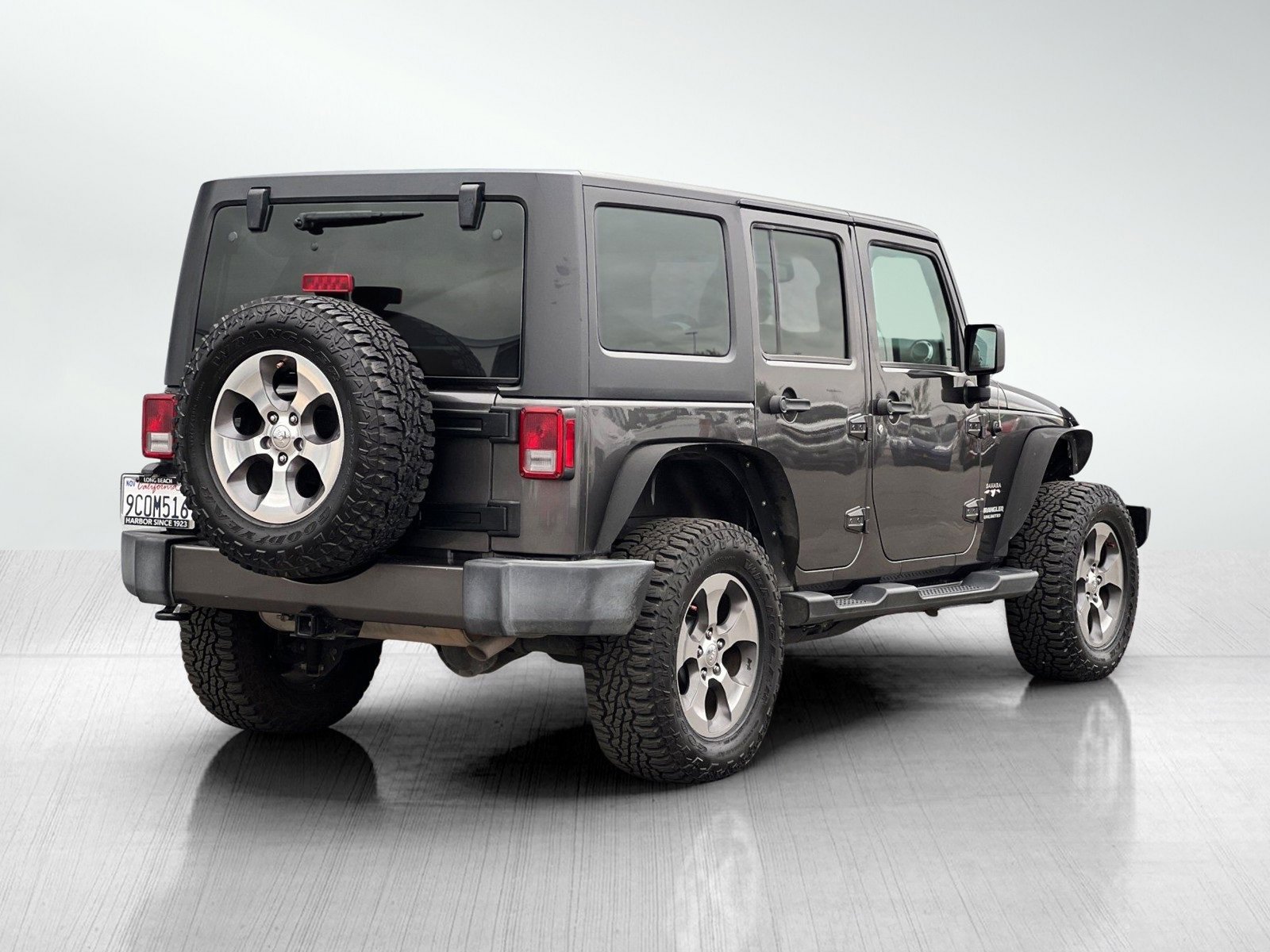 2016 Jeep Wrangler Unlimited Sahara photo 4