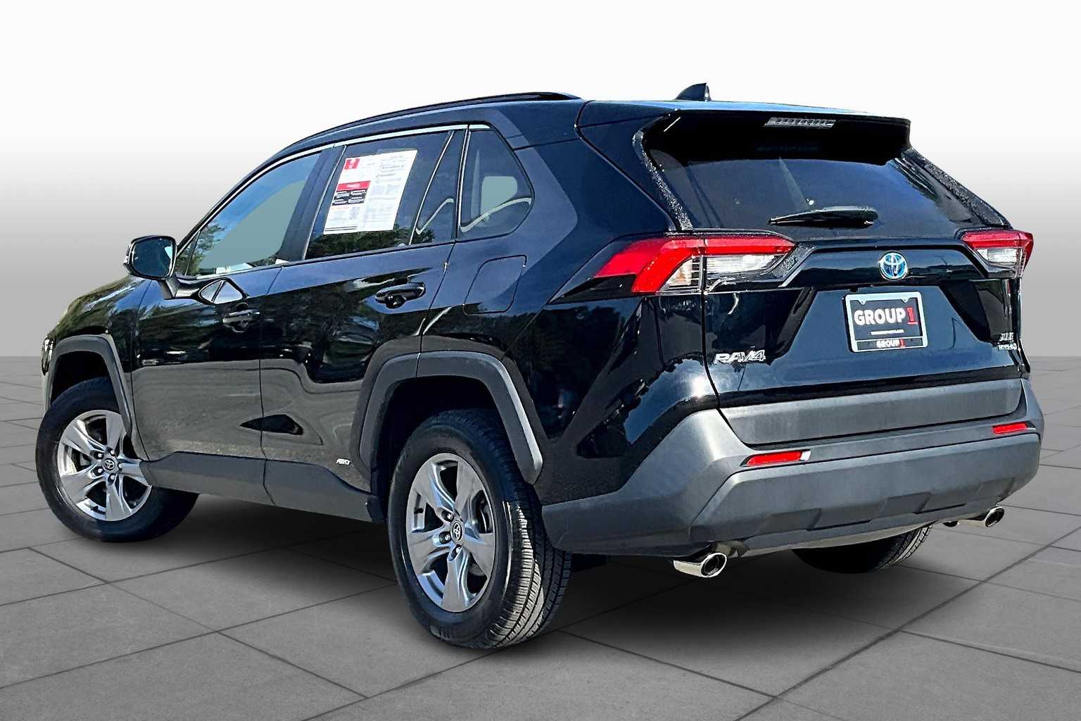 2022 Toyota RAV4 Hybrid XLE photo 10