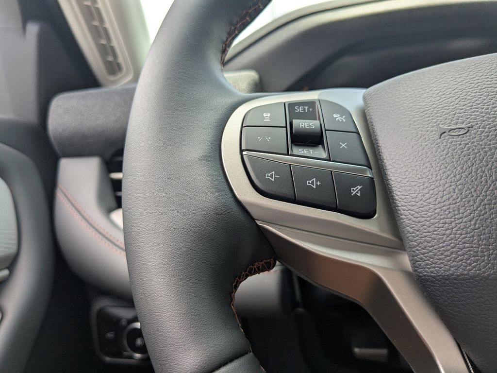2025 Ford Explorer photo 31