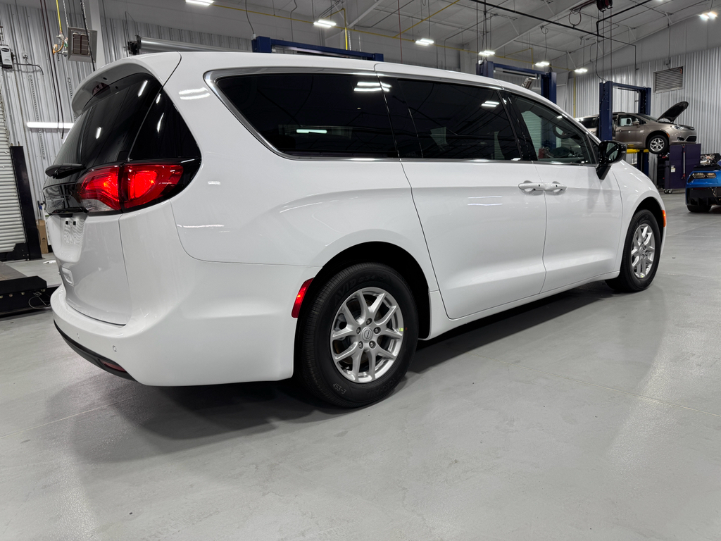 2026 Chrysler Voyager LX photo 12