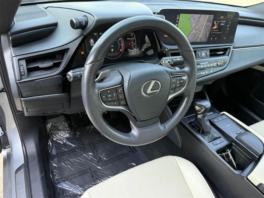 2022 Lexus ES 250 photo 2