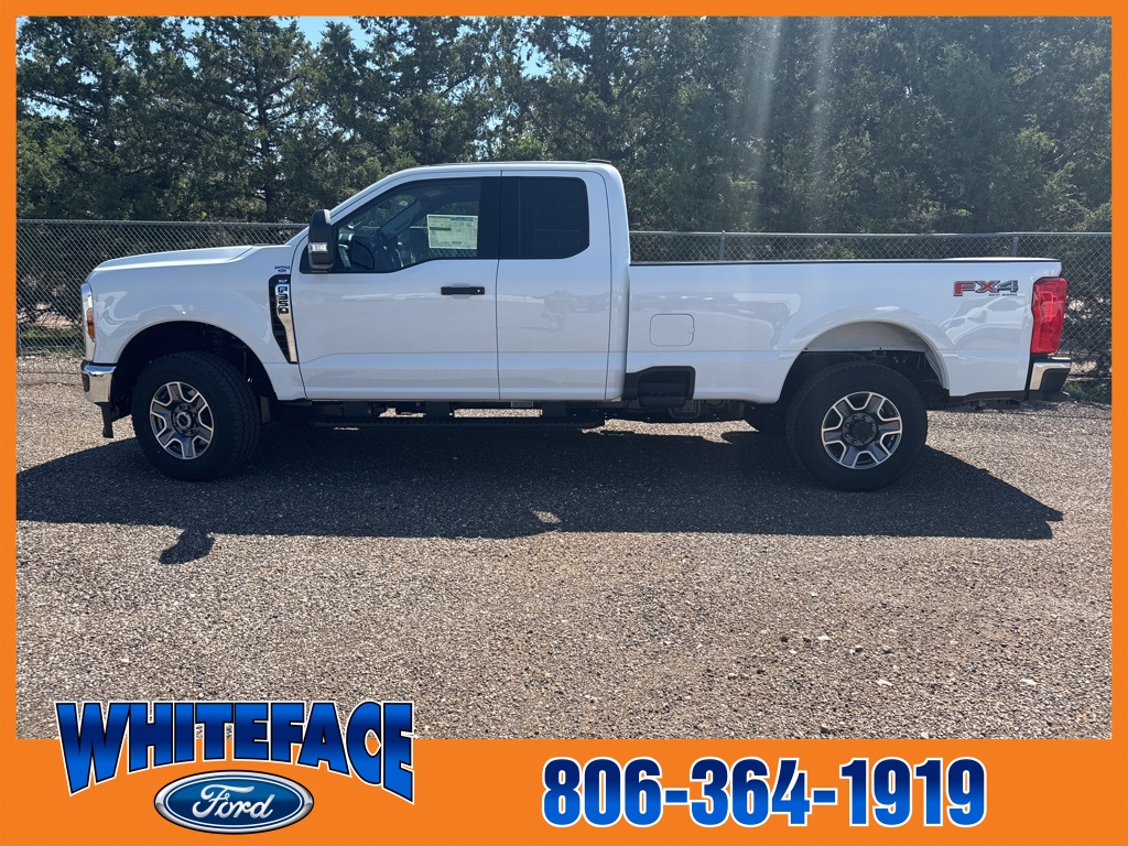 2025 Ford F-350 XLT photo 2