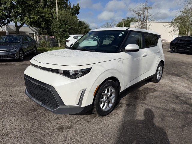 2023 Kia Soul LX photo 2