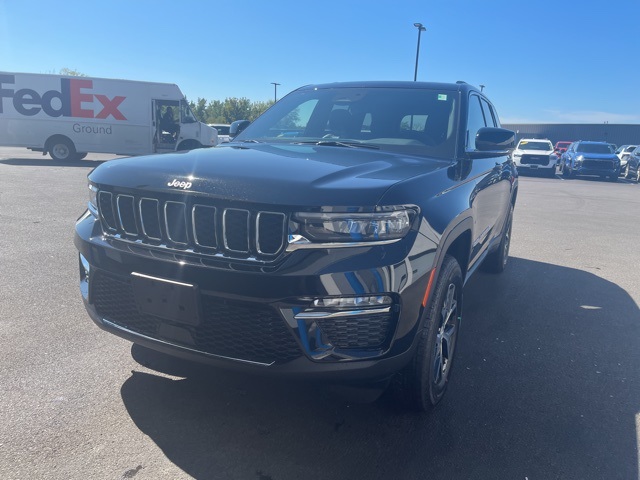2025 Jeep Grand Cherokee Limited photo 2