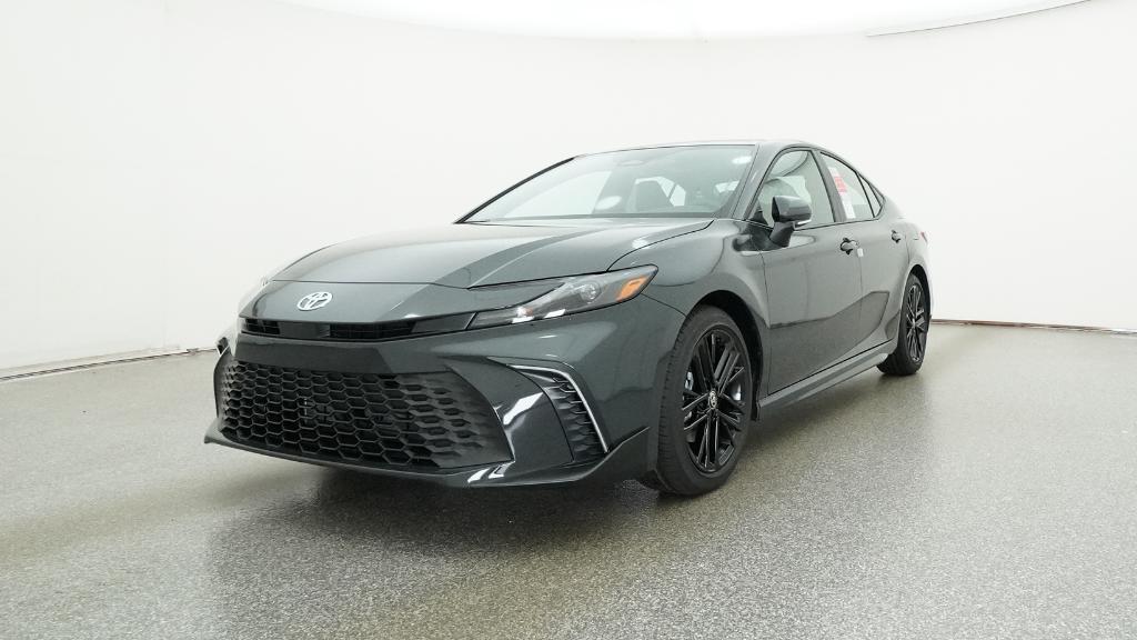 2025 Toyota Camry SE photo 3