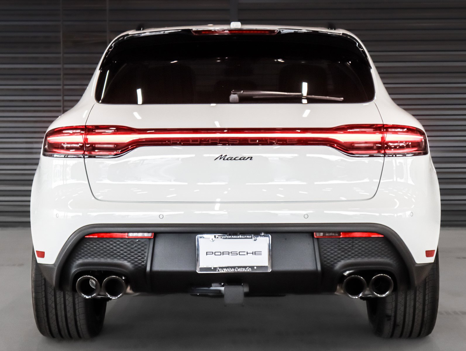 2026 Porsche Macan T photo 9