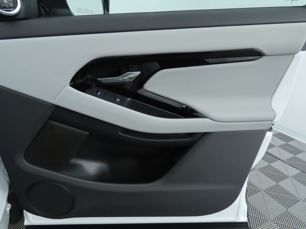 2025 Land Rover Range Rover Evoque S photo 18