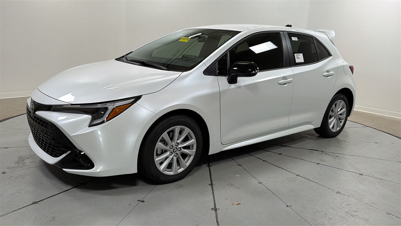 2026 Toyota Corolla Hatchback SE's photo