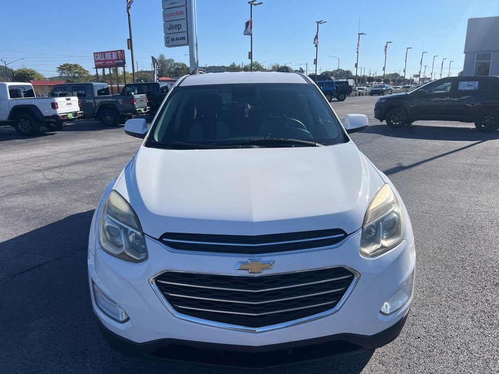 2017 Chevrolet Equinox LT photo 2