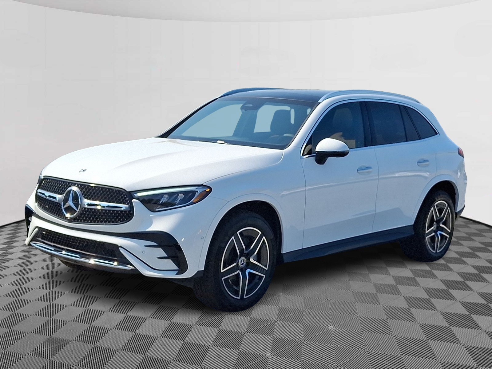 2025 Mercedes Benz GLC 300 4MATIC photo 2