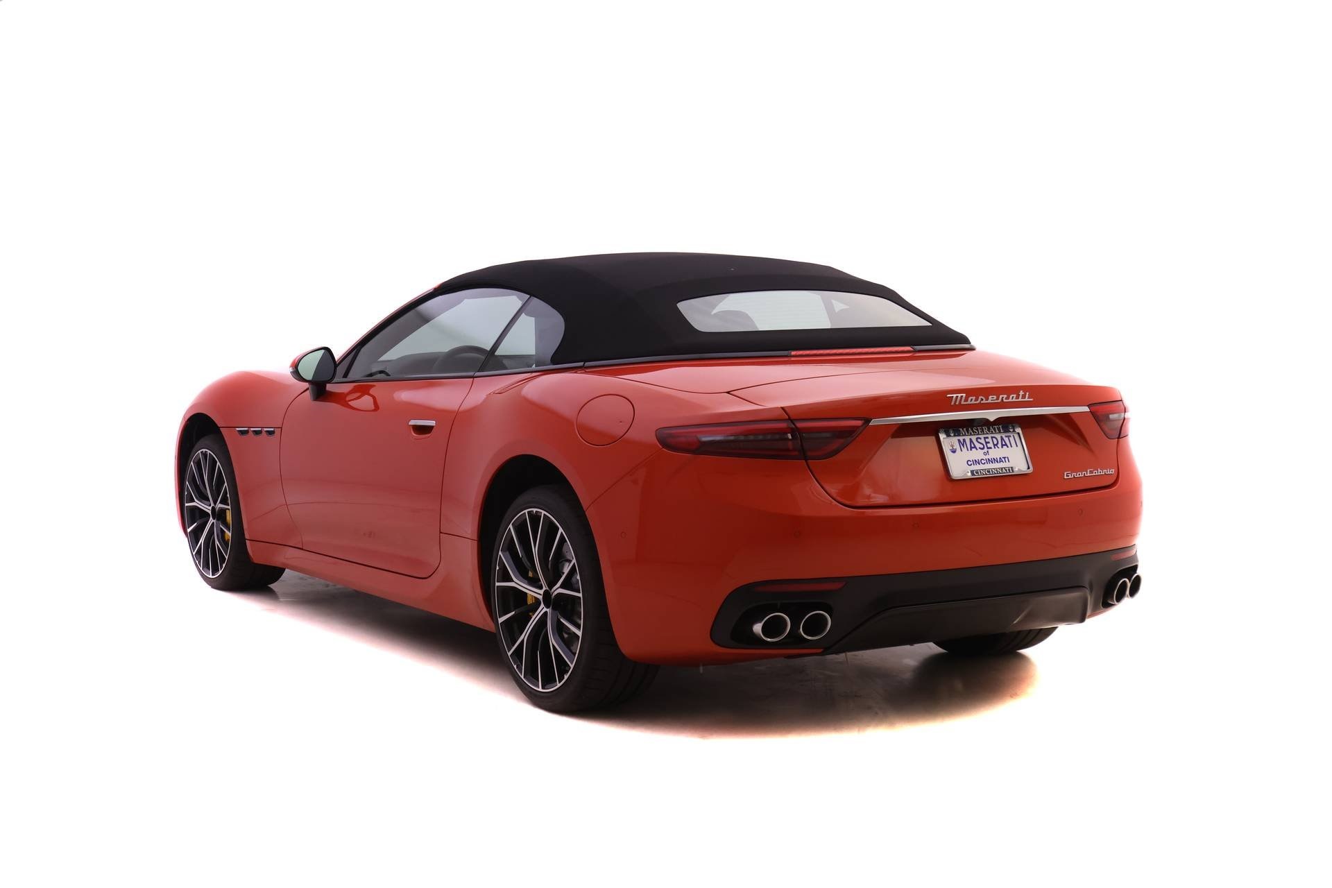 2025 Maserati Grancabrio photo 5