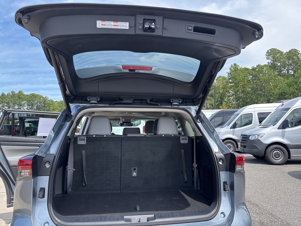2021 Toyota Highlander XLE photo 16
