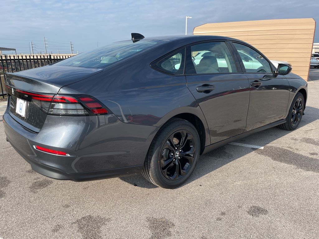 2025 Honda Accord SE photo 3