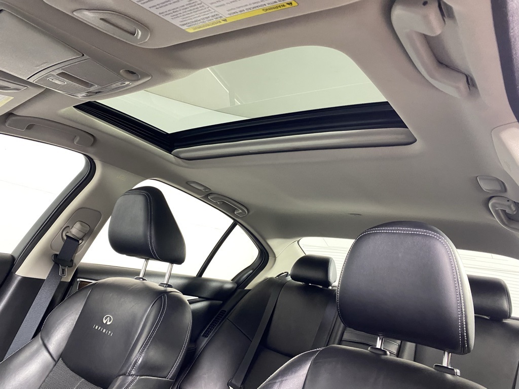 2014 Infiniti Q50 Hybrid Sport photo 18