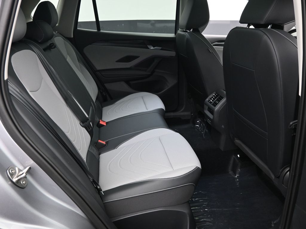 2025 Volkswagen Tiguan SE photo 4