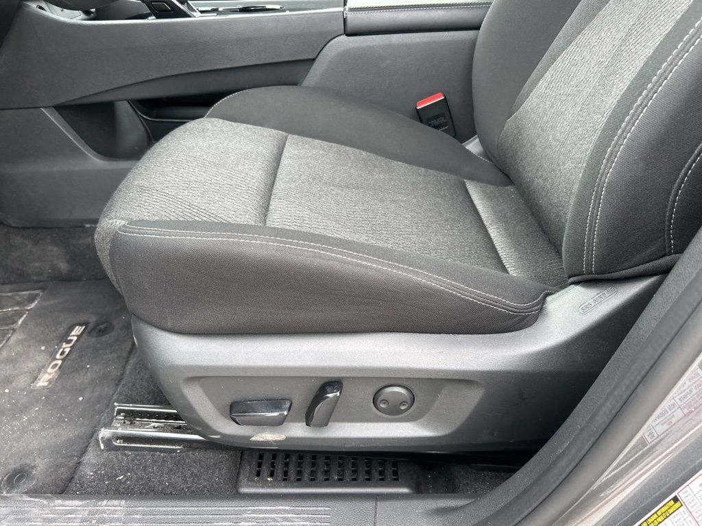 2024 Nissan Rogue SV photo 11