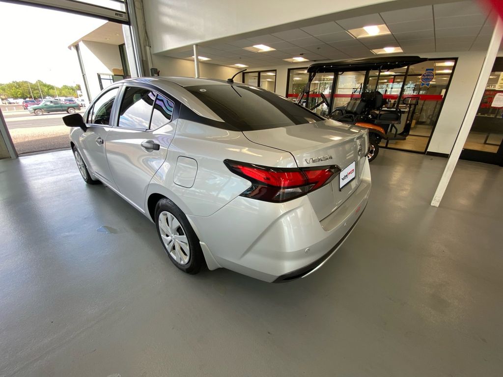 2020 Nissan Versa 1.6 S photo 13