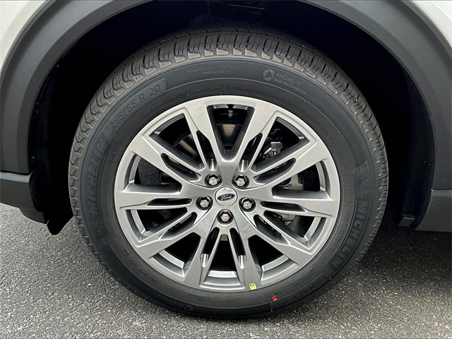 2025 Ford Explorer photo 9