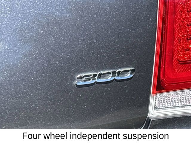 2019 Chrysler 300 Touring photo 8