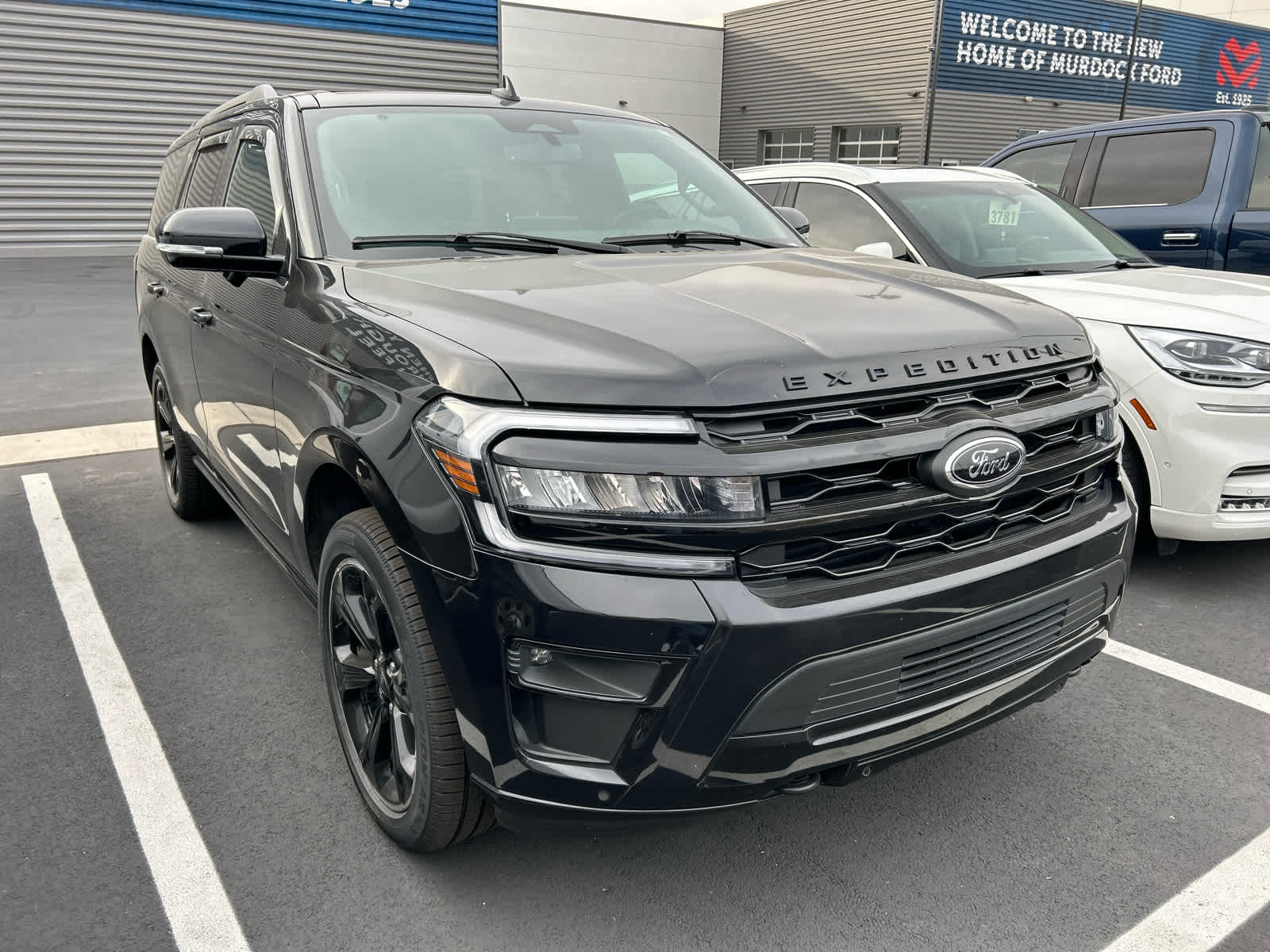 2022 Ford Expedition Limited photo 2