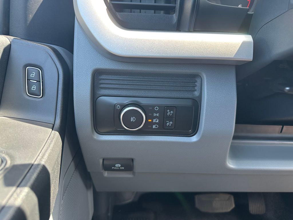 2025 Ford F-600 photo 8