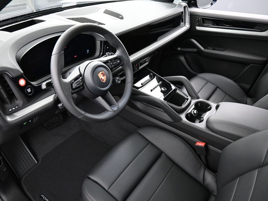 2026 Porsche Cayenne photo 3