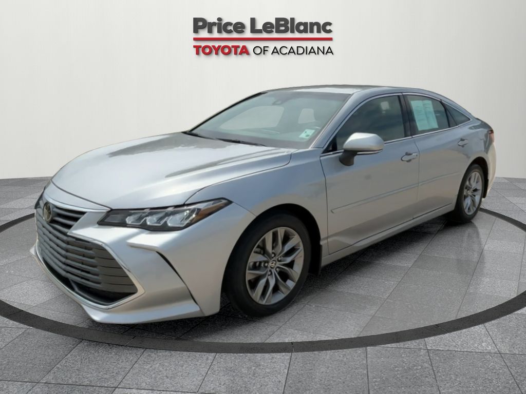 2020 Toyota Avalon XLE photo 3