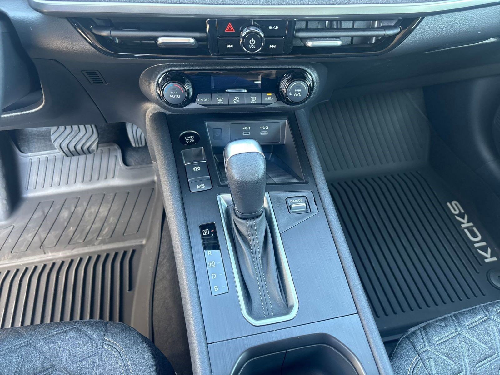2026 Nissan Kicks SV photo 17