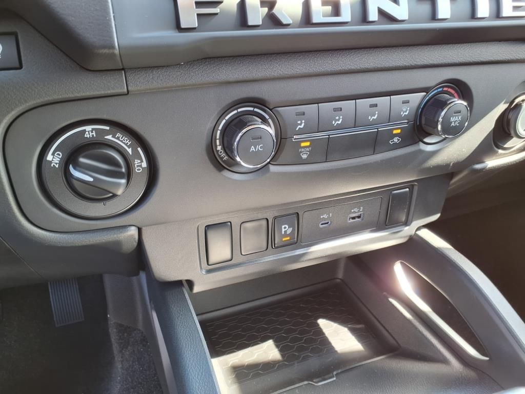 2025 Nissan Frontier SV photo 4