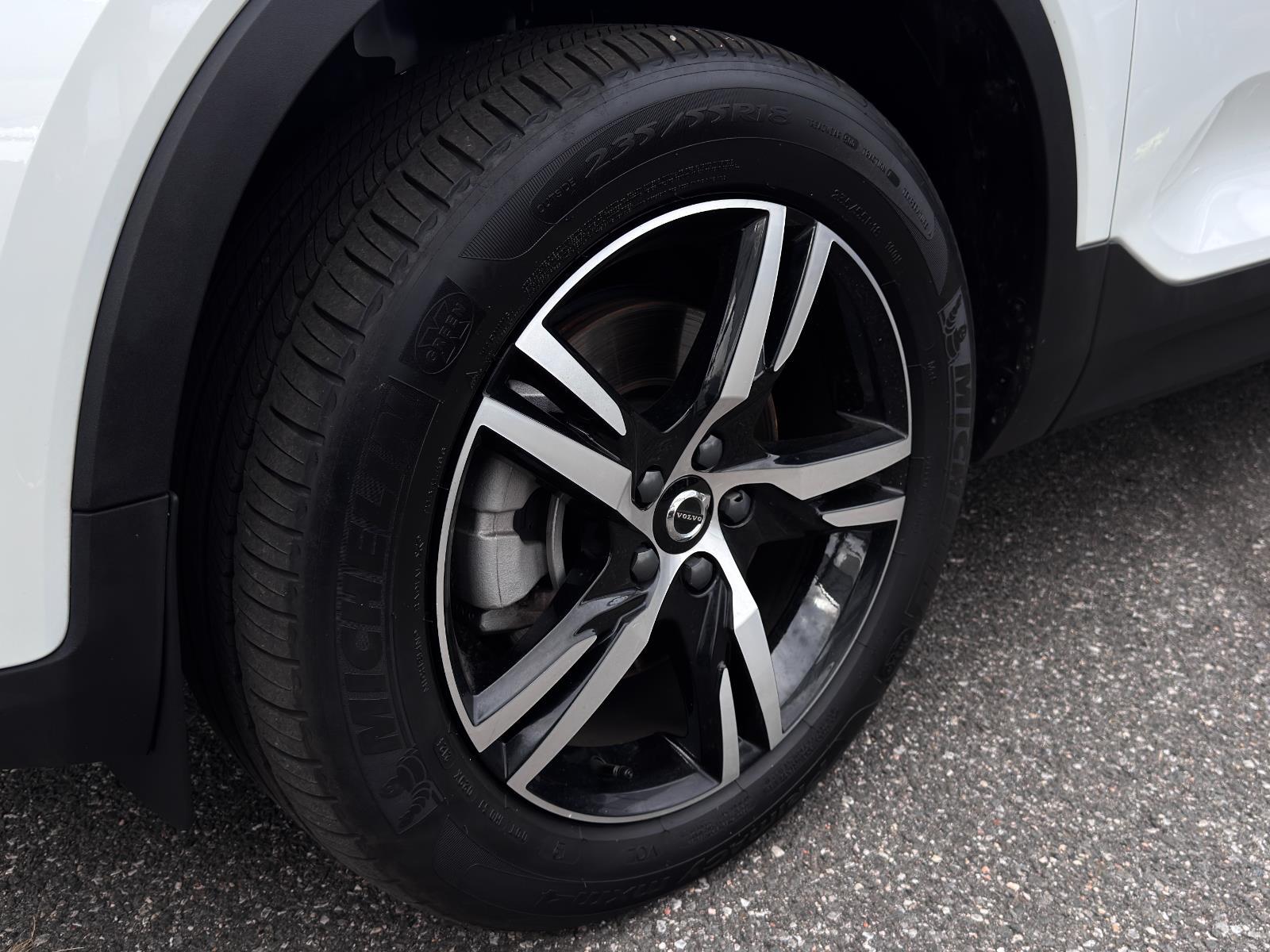 2025 Volvo XC40 Core photo 11