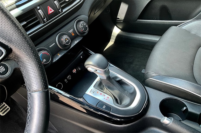 2020 Kia Forte GT-Line photo 16