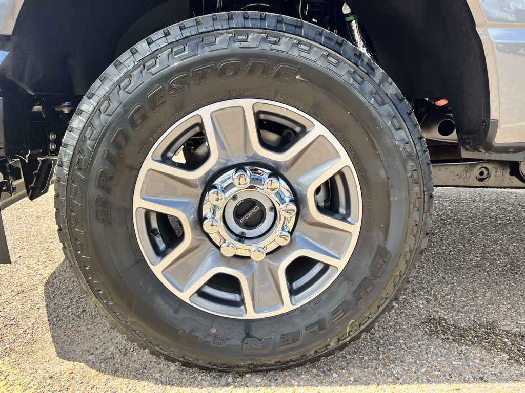2026 Ford F-350 Lariat photo 9