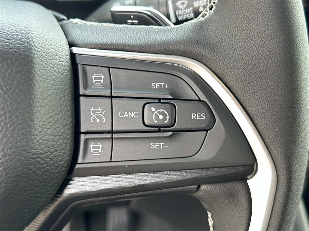 2025 Jeep Grand Cherokee Laredo photo 6