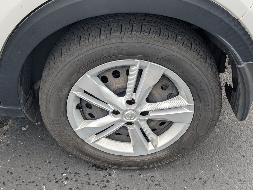 2021 Nissan Kicks S photo 17