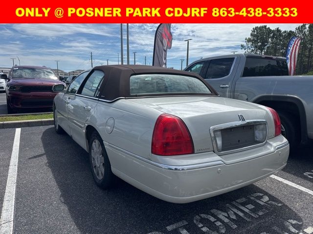 2004 Lincoln Town Car Ultimate photo 4