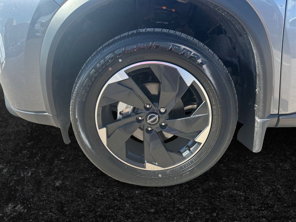 2024 Nissan Rogue SV photo 17