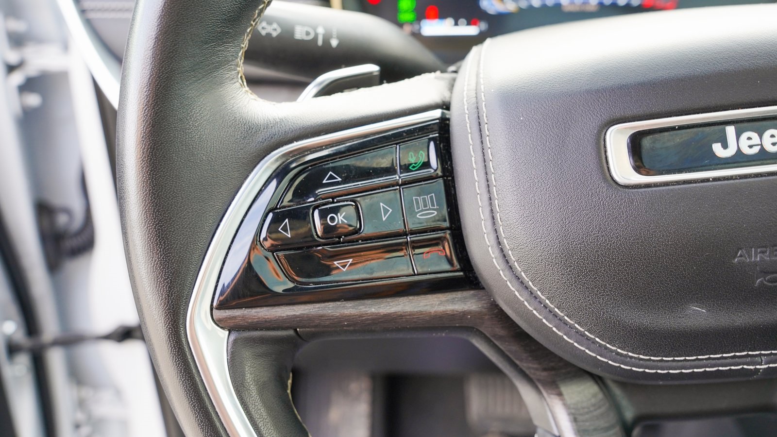 2022 Jeep Grand Cherokee Overland photo 23