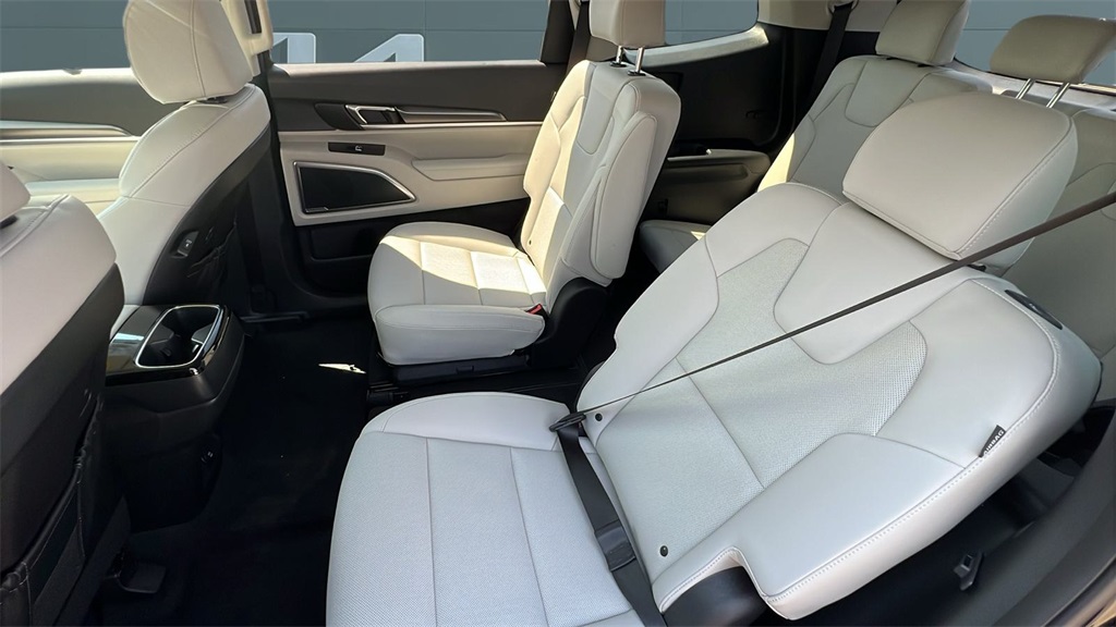 2025 Kia Telluride S photo 8