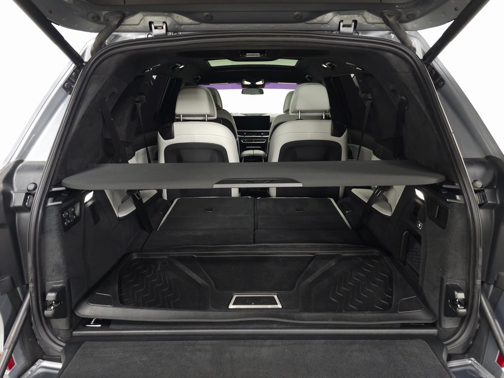 2023 BMW X7 - Image 5